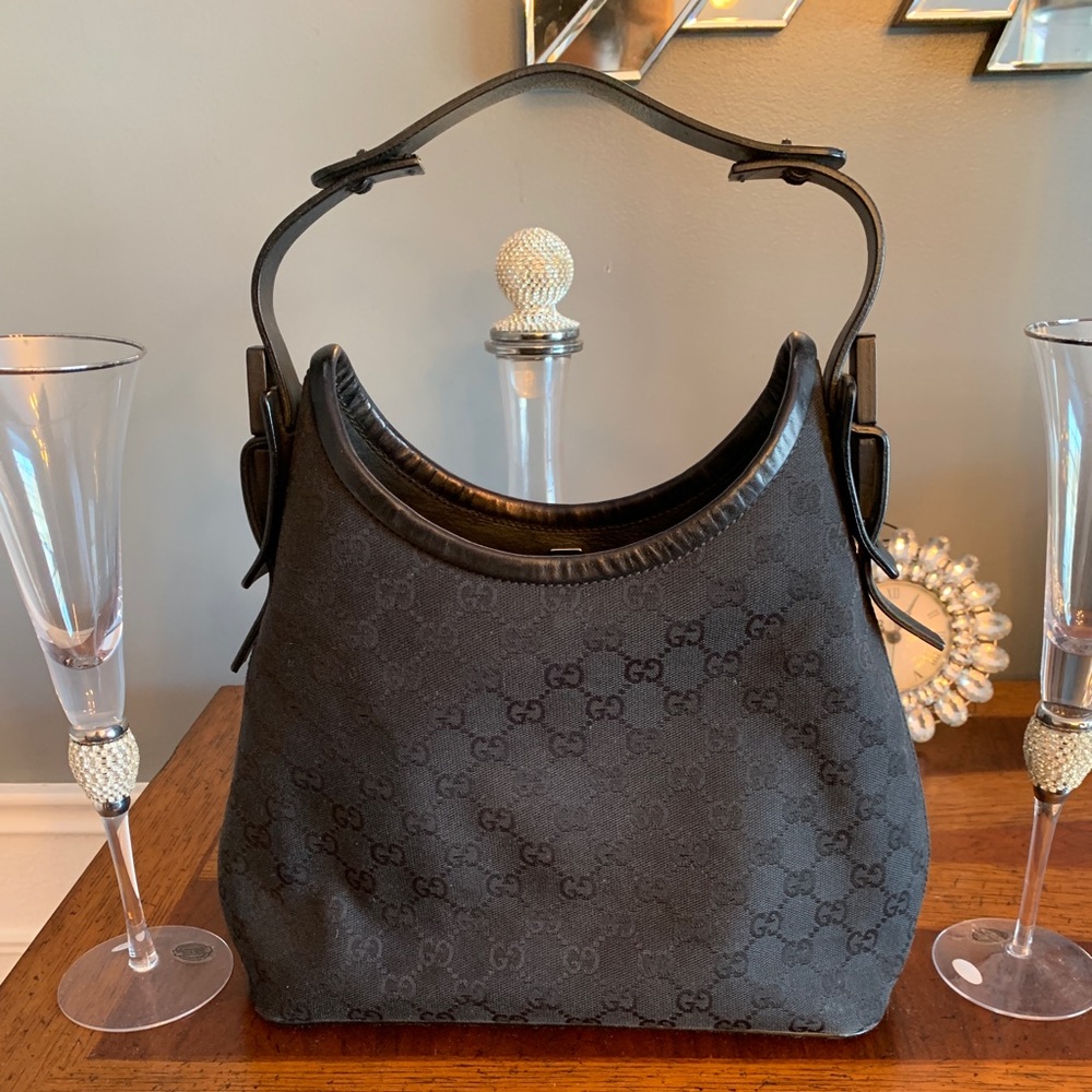 100% Authentic GG Canvas Gucci shoulder bag